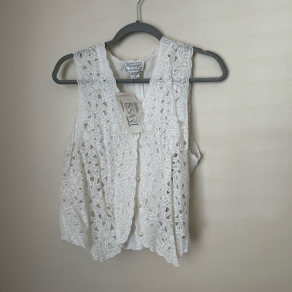 NWT floral vest (M)